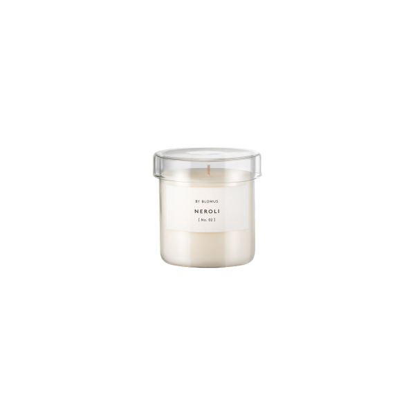 Neroli Duftkerze in einem klaren Glasbehälter für eine beruhigende Atmosphäre.