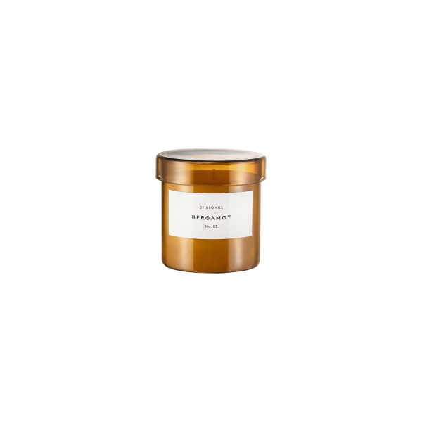 Bergamot-Duftkerze in einem bronzefarbenen Glasgefäß mit minimalistischem Etikettendesign.