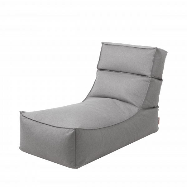 Eleganter grauer Lounge-Stuhl mit Rückenlehne zur Unterstützung, perfekt für moderne Innenräume.