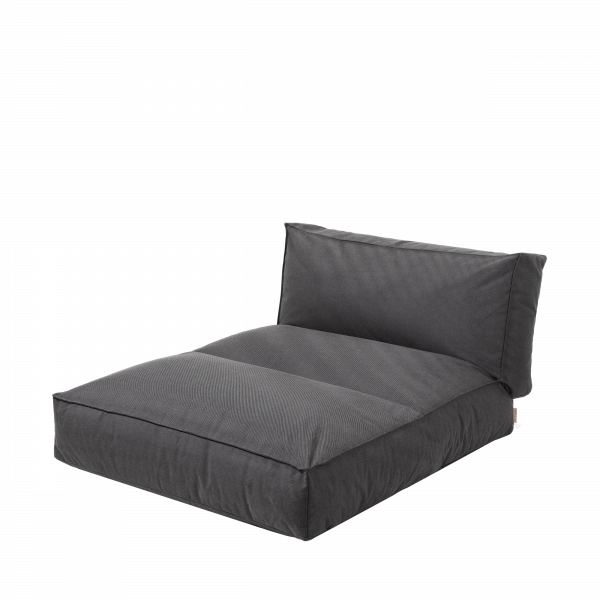 Stilvolles graues Schlafsofa mit modernem Design und bequemen Kissen zur Entspannung.
