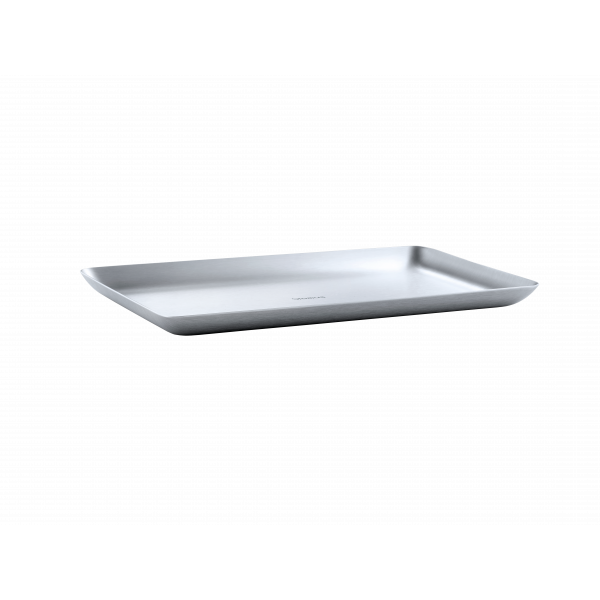 Elegantes Serviertablett aus Edelstahl mit glatten Kanten auf einem schlichten Hintergrund.