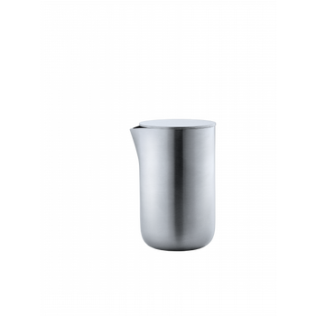 Eleganter Milchkrug aus rostfreiem Stahl mit modernem Design für den Einsatz von Baristas.