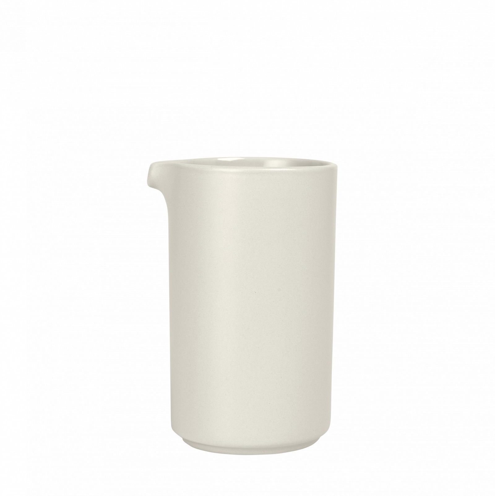 Minimalistische weiße Keramiktasse mit einem subtilen Rand, perfekt für Getränke oder Dekoration.