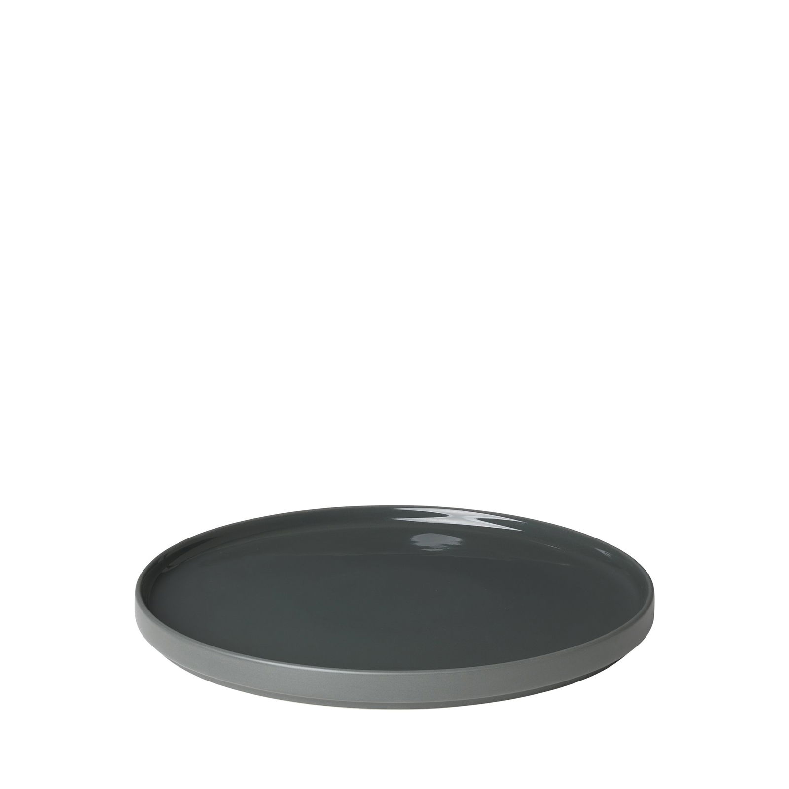 Stylische graue Servierplatte mit einem eleganten, modernen Design auf schwarzem Hintergrund.