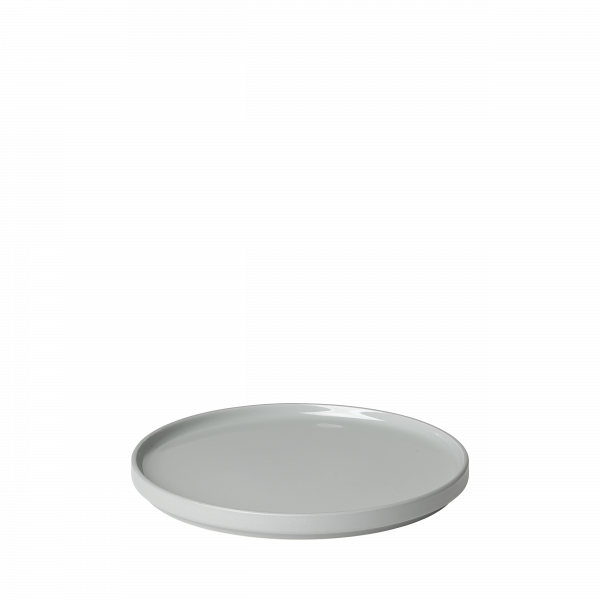 Minimalistische weiße Keramikteller auf schwarzem Hintergrund zeigen modernes Geschirrdesign.