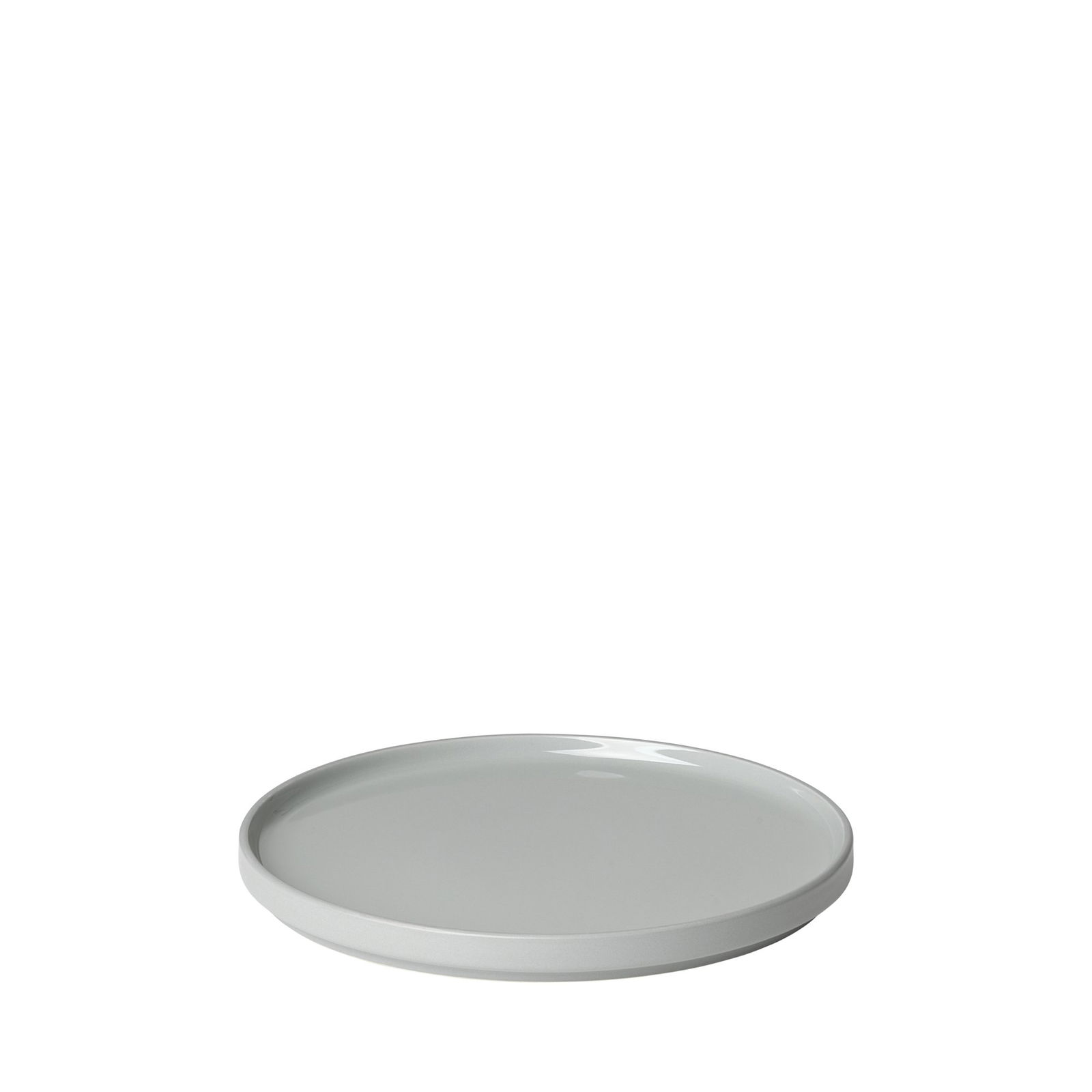 Minimalistische weiße Keramikteller auf schwarzem Hintergrund zeigen modernes Geschirrdesign.