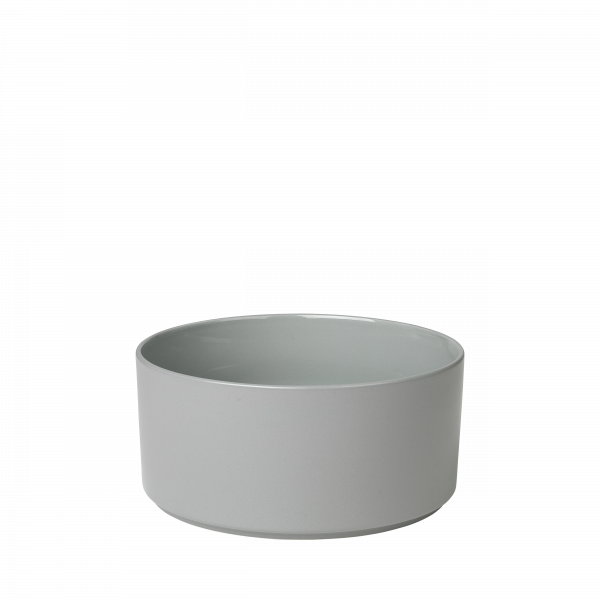 Minimalistische graue Keramikschüssel mit einer glatten Oberfläche, perfekt für moderne Dekoration.