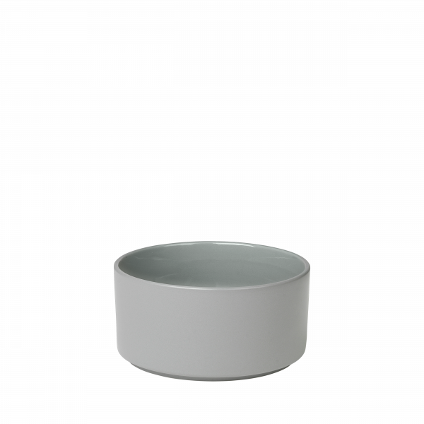 Minimalistische graue keramische Schüssel mit einem glatten, glänzenden Innenraum.