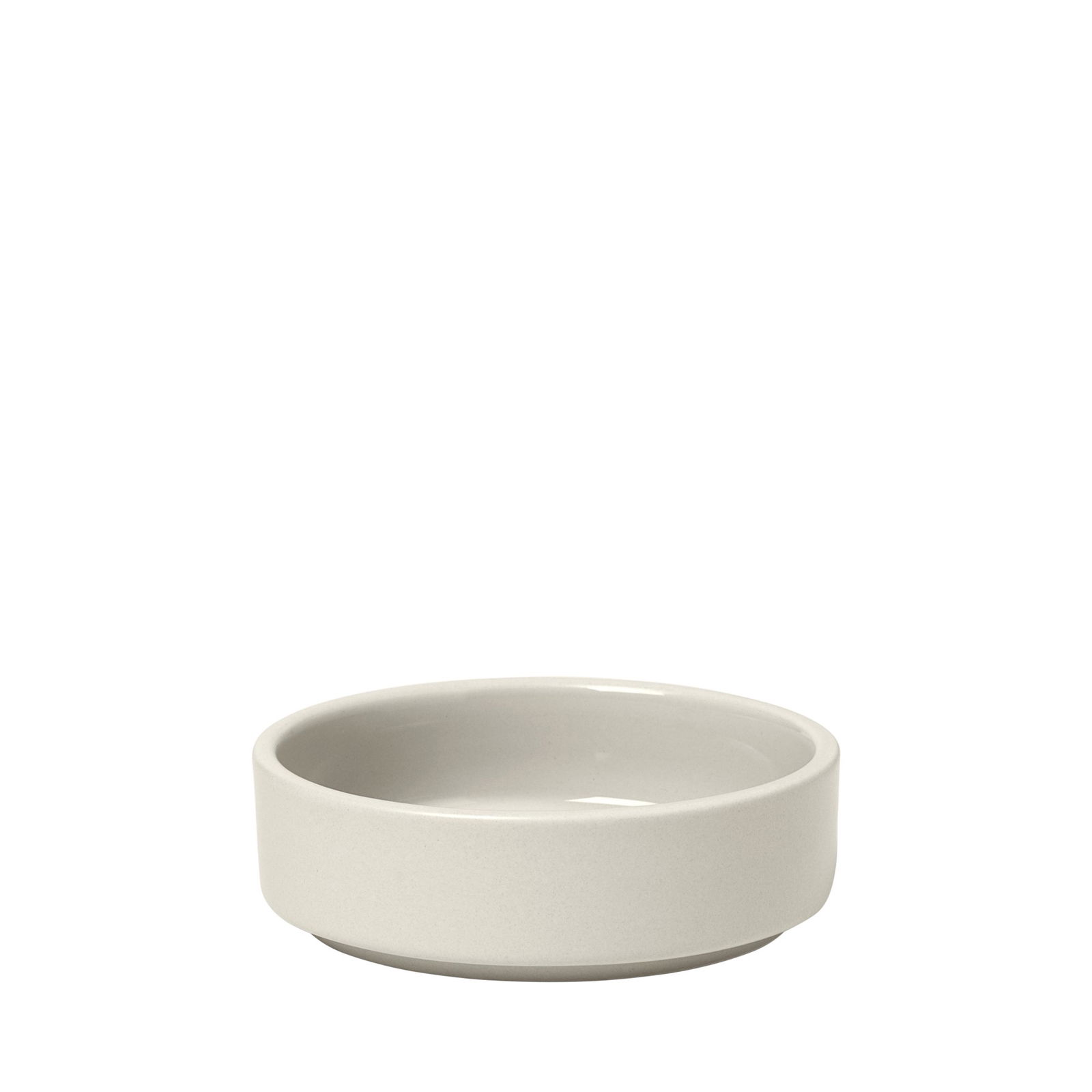 Minimalistisches Keramikgeschirr in sanftem Beige, ideal zum Servieren von Snacks oder kleinen Beilagen.