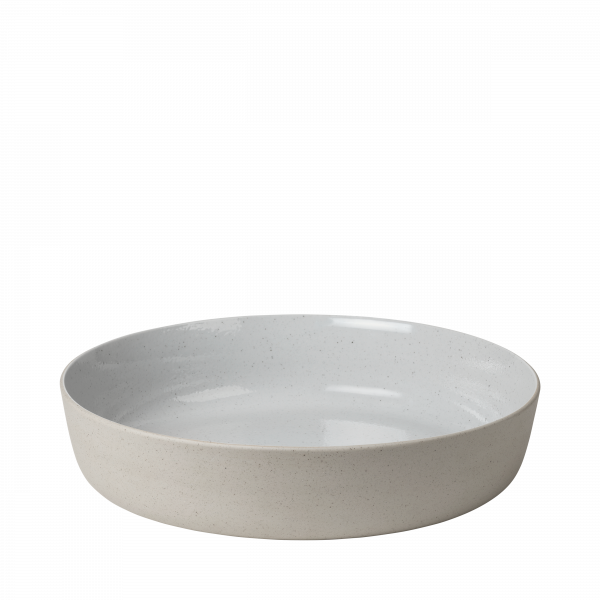 Moderne Keramikservierschüssel mit minimalistischen Design und glattem weißen Inneren.