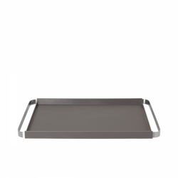 Elegantes graues Serviertablett mit Griffen auf schwarzem Hintergrund für stilvolles Essen.