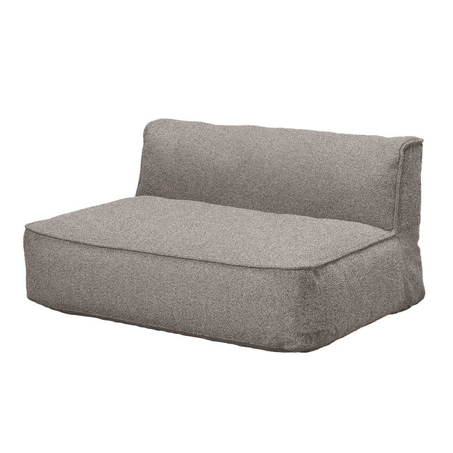 Bequeme graue Sitzgelegenheit im modernen Design für Wohnzimmer oder Freizeitbereich.